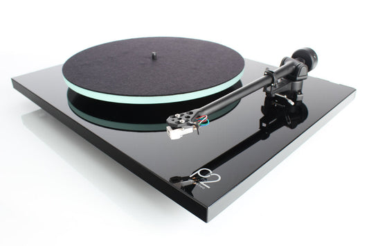 Rega Planar 2 (Black) [Turntable]